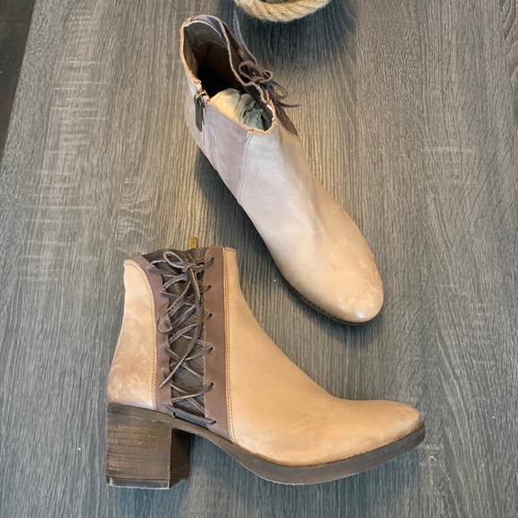 RAG & Co Light Brown Lace Up Zipper Booties 9 - Picture 3 of 11